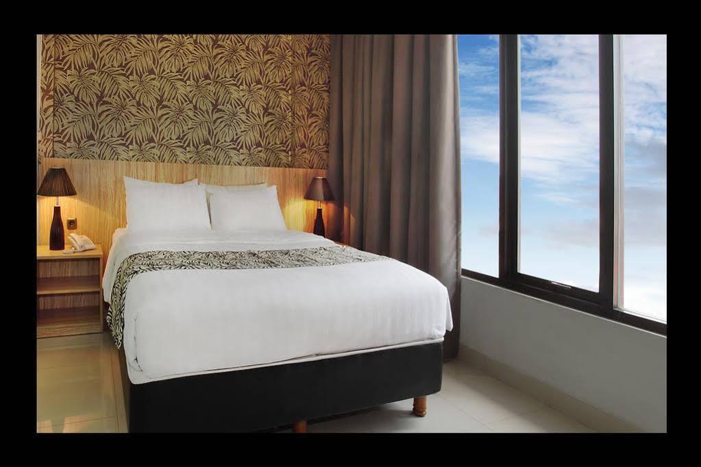 Sans Hotel Green Bekasi By Reddoorz Экстерьер фото