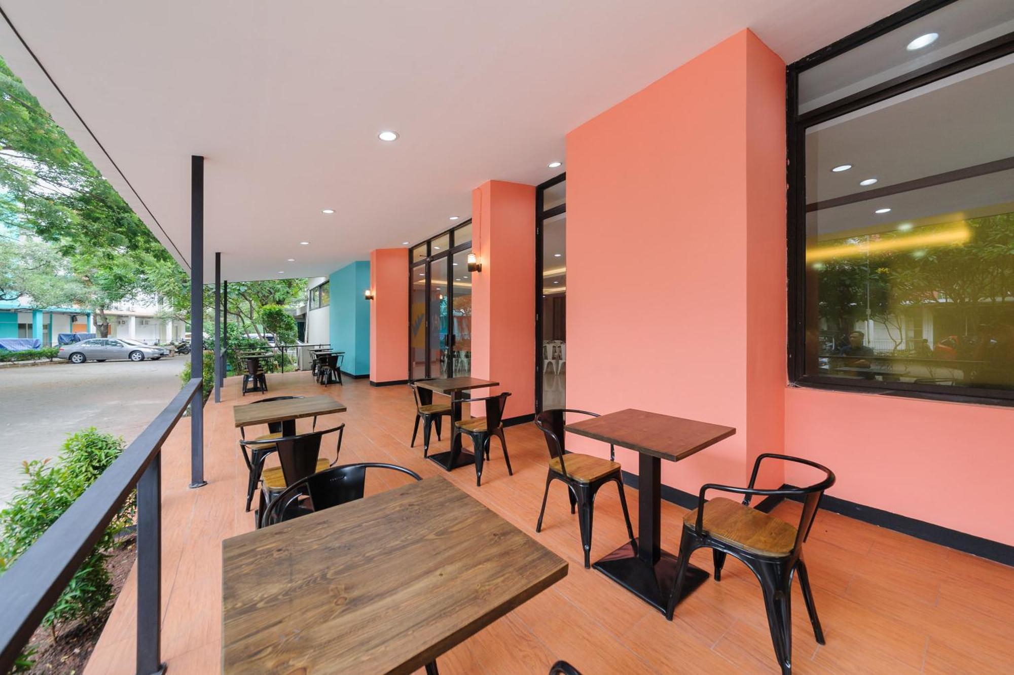 Sans Hotel Green Bekasi By Reddoorz Экстерьер фото
