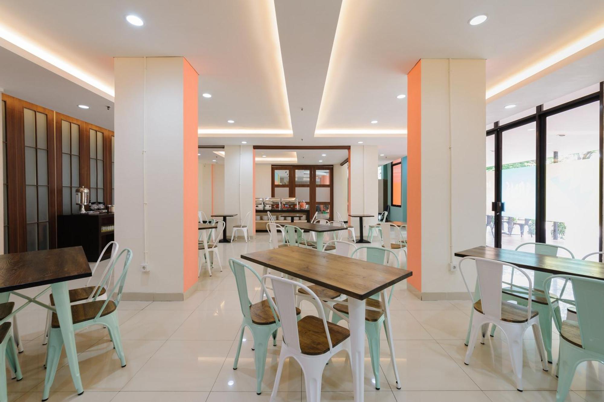 Sans Hotel Green Bekasi By Reddoorz Экстерьер фото