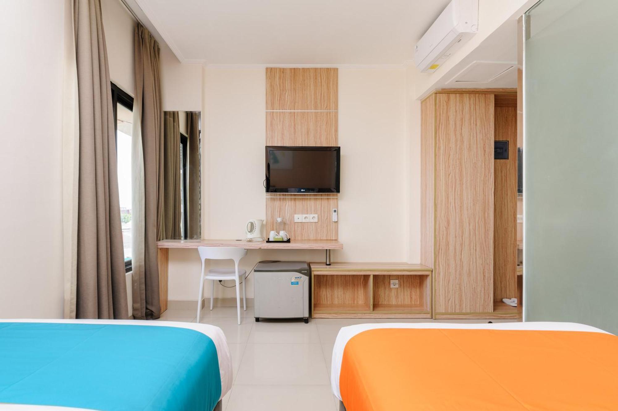 Sans Hotel Green Bekasi By Reddoorz Экстерьер фото