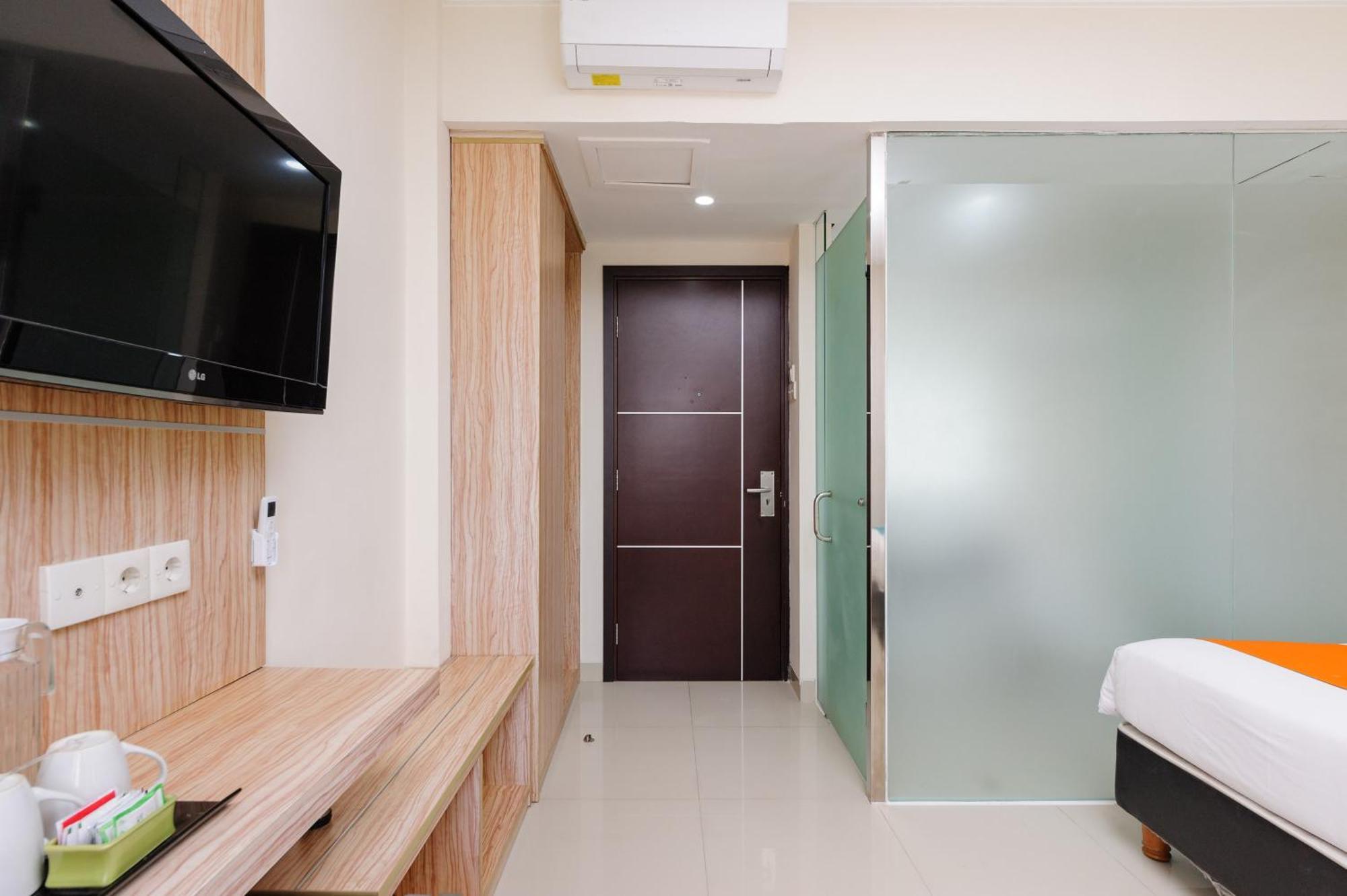 Sans Hotel Green Bekasi By Reddoorz Экстерьер фото